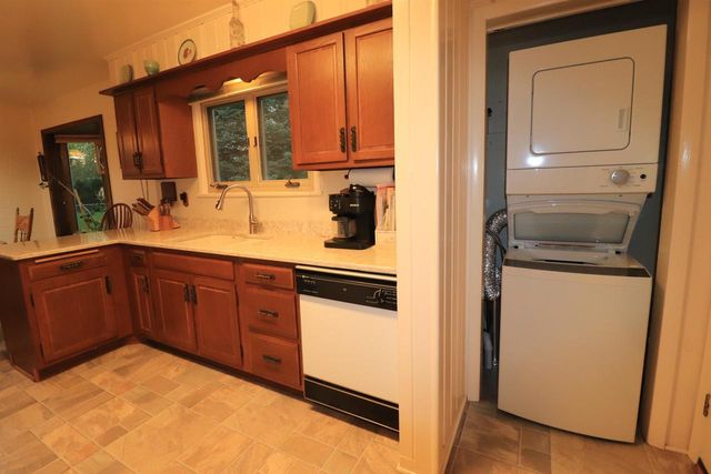 541 N Arch Street, Janesville, WI 53548