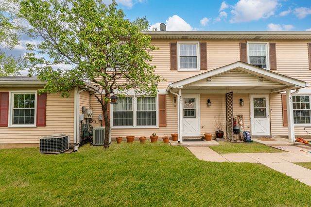 32 Wildwood lane G, Bolingbrook, IL 60440