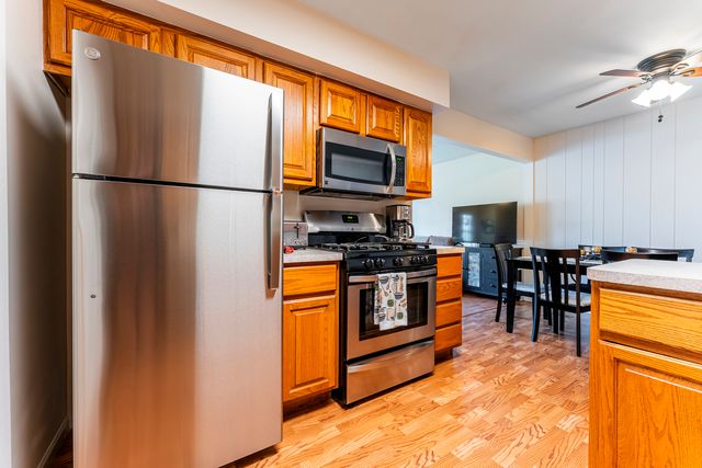 32 Wildwood lane G, Bolingbrook, IL 60440