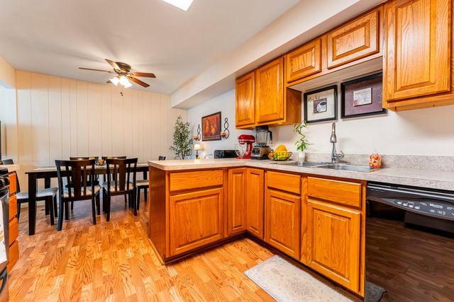 32 Wildwood lane G, Bolingbrook, IL 60440