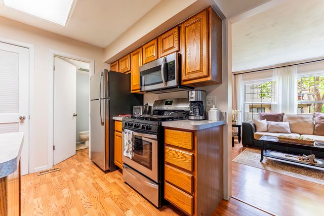 32 Wildwood lane G, Bolingbrook, IL 60440