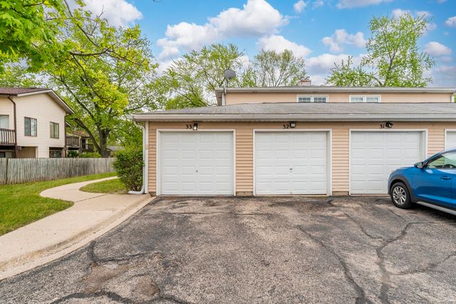32 Wildwood lane G, Bolingbrook, IL 60440