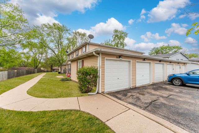 32 Wildwood lane G, Bolingbrook, IL 60440