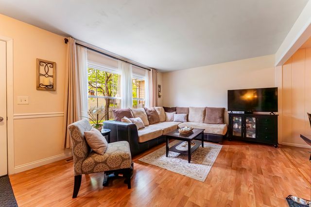 32 Wildwood lane G, Bolingbrook, IL 60440