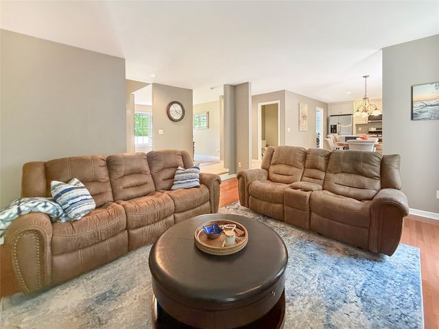 5820 FOREST Crossing, Erie, PA 16506