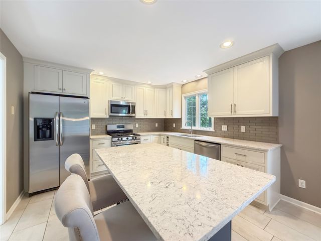 5820 FOREST Crossing, Erie, PA 16506