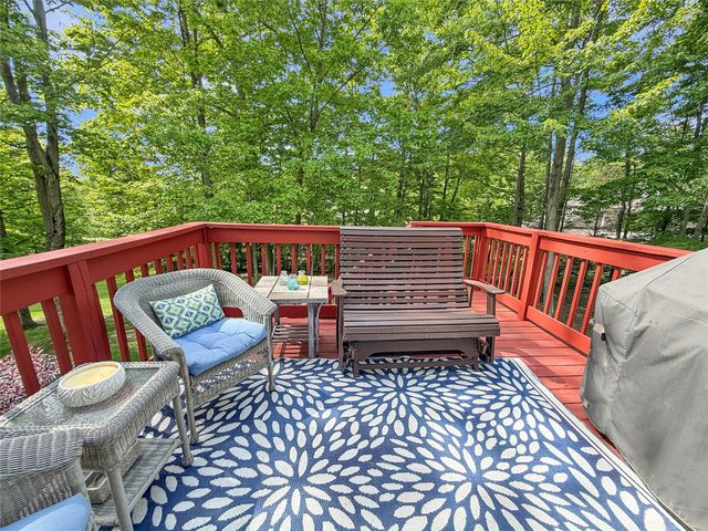 5820 FOREST Crossing, Erie, PA 16506