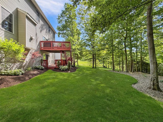 5820 FOREST Crossing, Erie, PA 16506