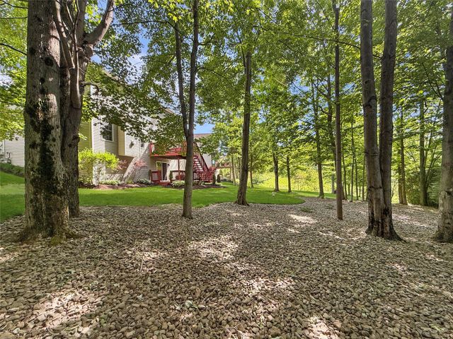 5820 FOREST Crossing, Erie, PA 16506