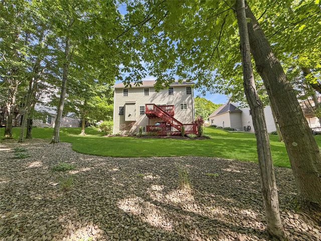 5820 FOREST Crossing, Erie, PA 16506