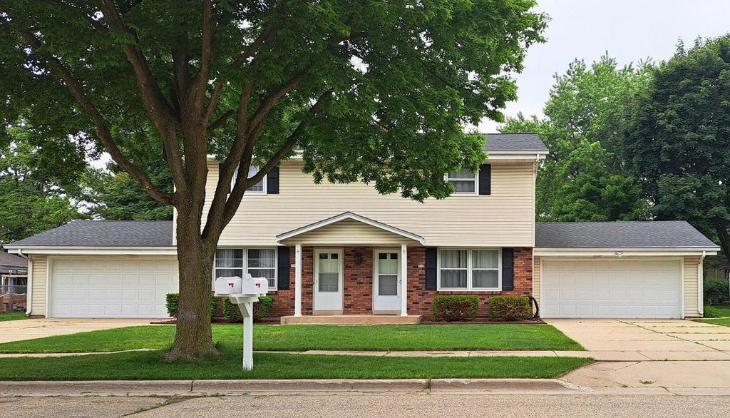 752 Imperial COURT #754, West Bend, WI 53095