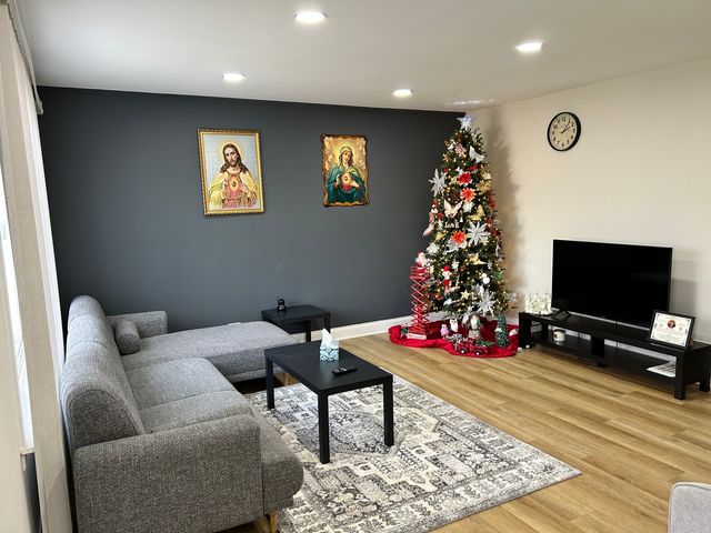 430 Oak Street, Des Plaines, IL 60016