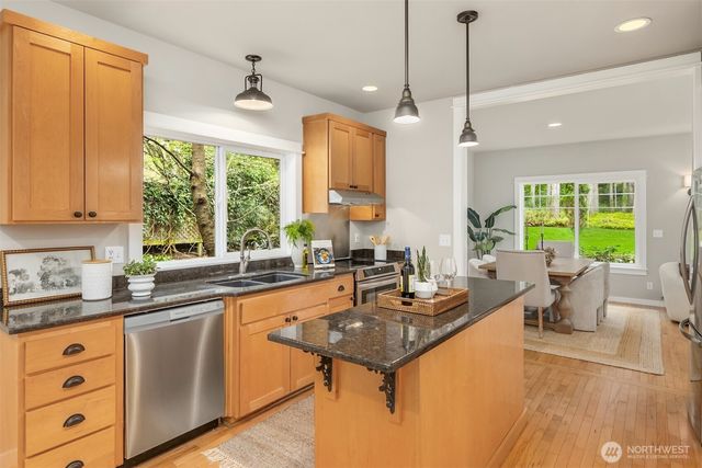 9835 NE Rose Trail Lane, Bainbridge Island, WA 98110