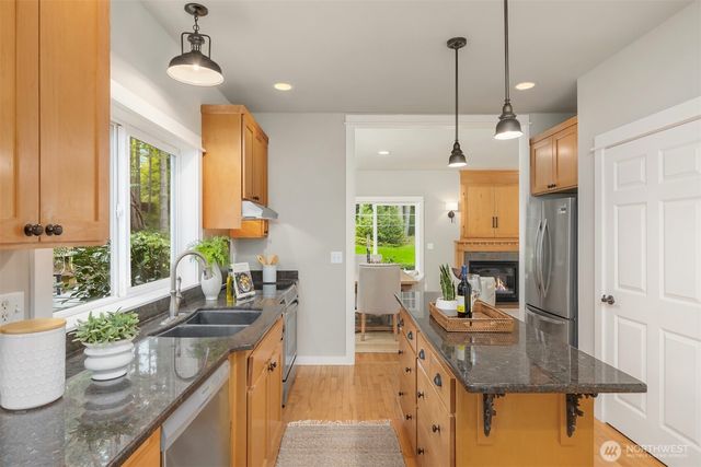 9835 NE Rose Trail Lane, Bainbridge Island, WA 98110