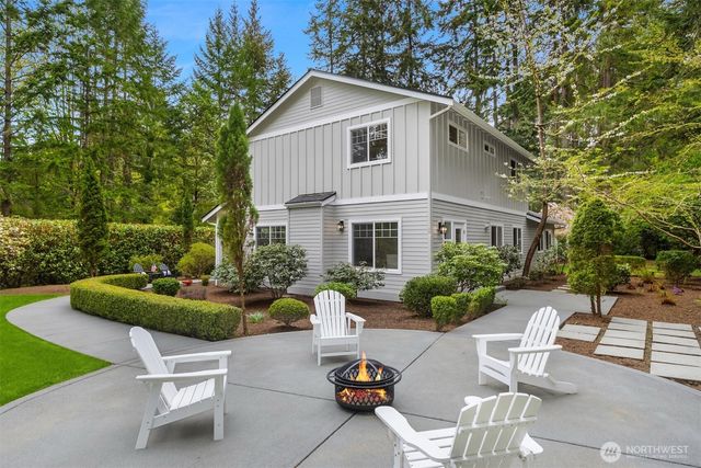 9835 NE Rose Trail Lane, Bainbridge Island, WA 98110