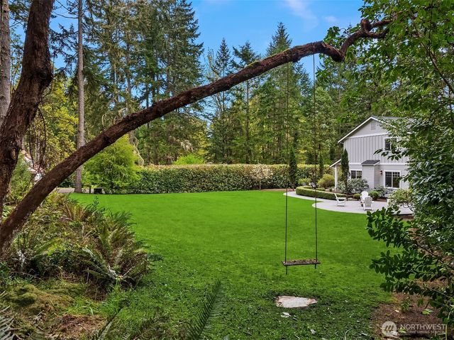9835 NE Rose Trail Lane, Bainbridge Island, WA 98110
