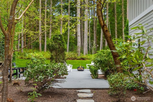 9835 NE Rose Trail Lane, Bainbridge Island, WA 98110