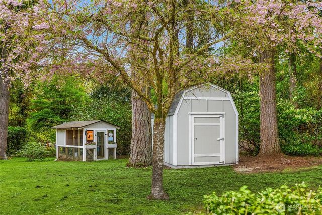 9835 NE Rose Trail Lane, Bainbridge Island, WA 98110