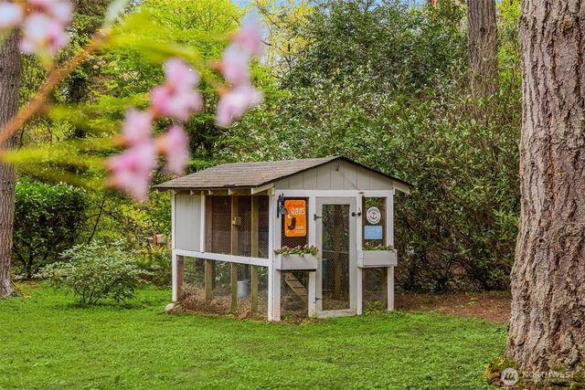 9835 NE Rose Trail Lane, Bainbridge Island, WA 98110