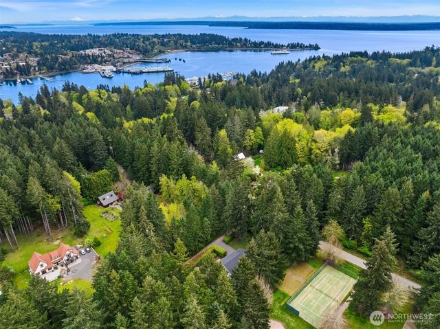 9835 NE Rose Trail Lane, Bainbridge Island, WA 98110