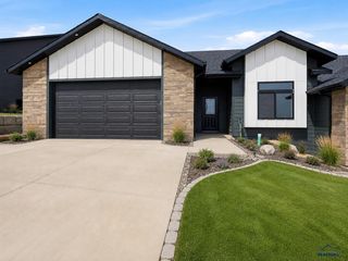 1222 PINNACLE CT, Rapid City, SD 57701