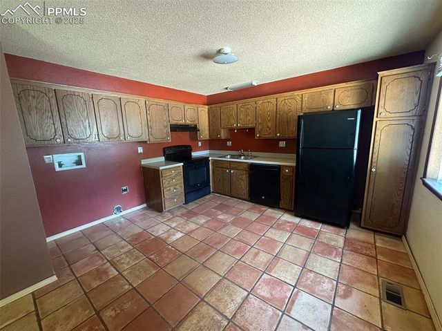 615 W Madison Street, Colorado Springs, CO 80907