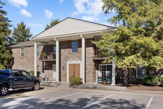 304 Logsdon Ct, Douglass Hills, KY 40243
