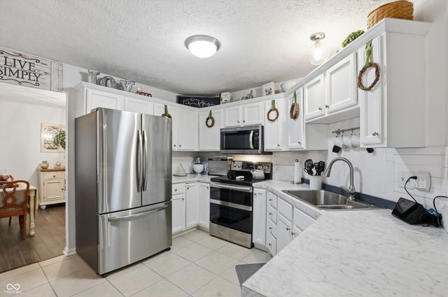230 Wyndotte Drive, Carmel, IN 46032