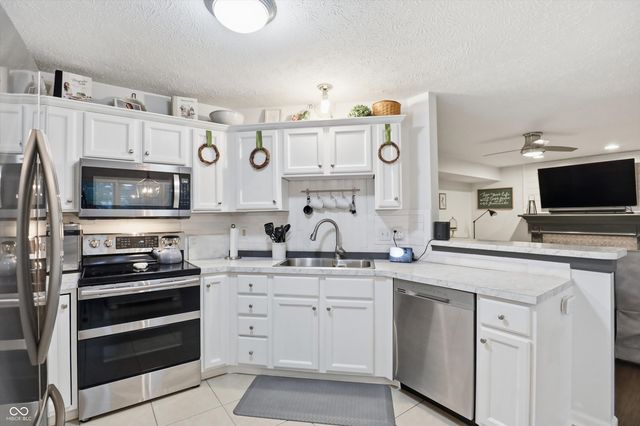 230 Wyndotte Drive, Carmel, IN 46032