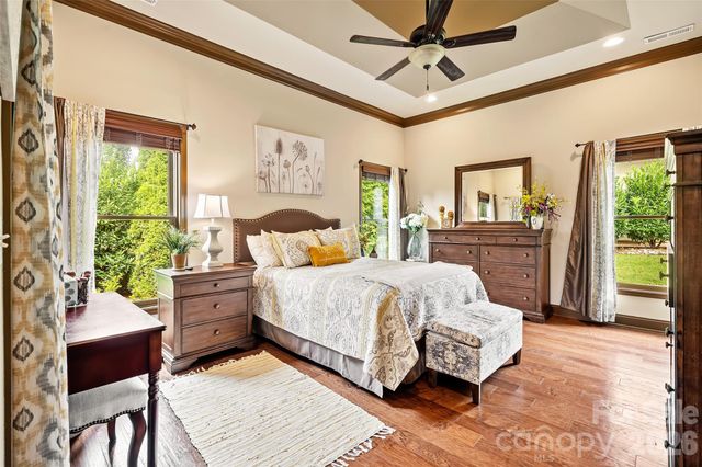 25 Ocaso Drive, Asheville, NC 28806