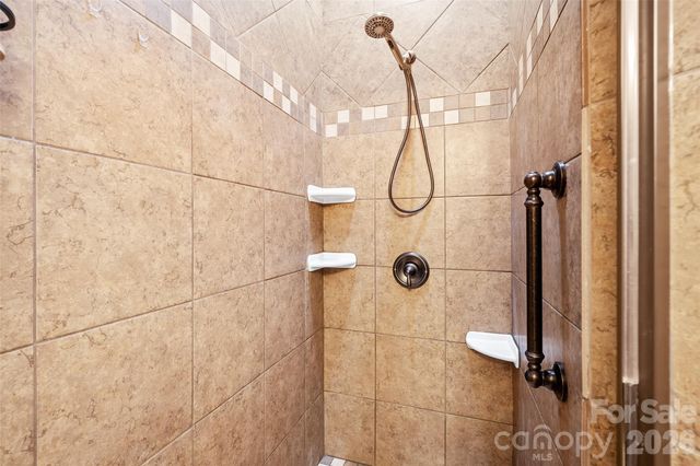 25 Ocaso Drive, Asheville, NC 28806