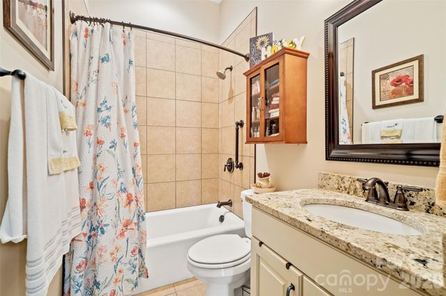 25 Ocaso Drive, Asheville, NC 28806