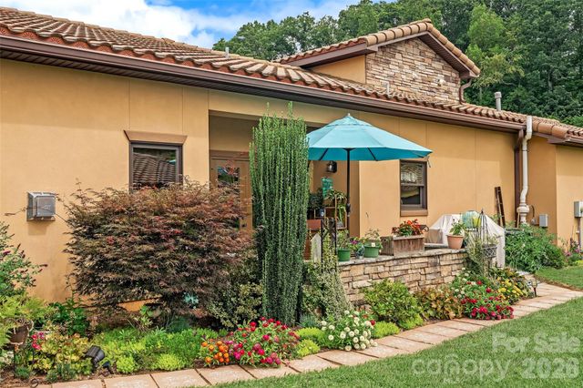 25 Ocaso Drive, Asheville, NC 28806