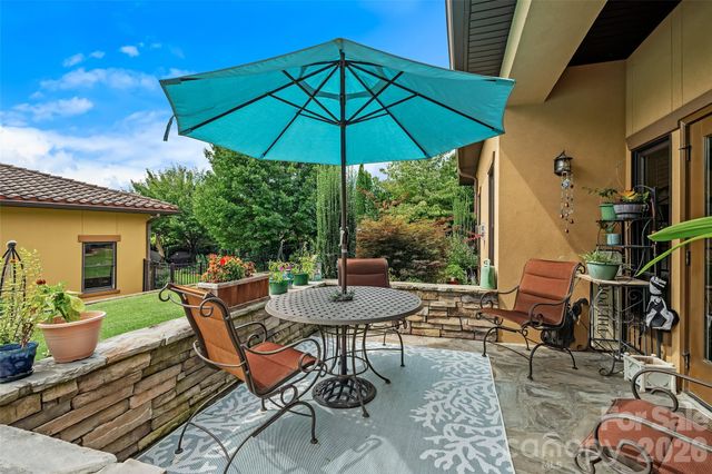 25 Ocaso Drive, Asheville, NC 28806