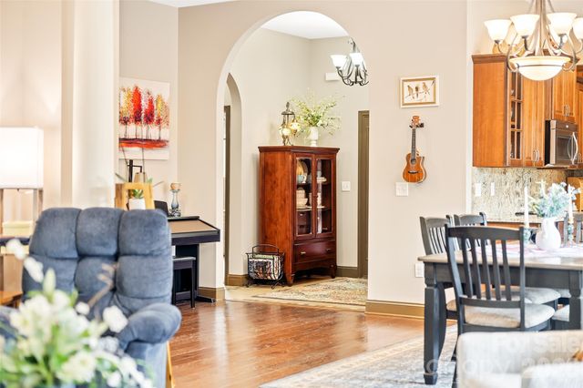 25 Ocaso Drive, Asheville, NC 28806