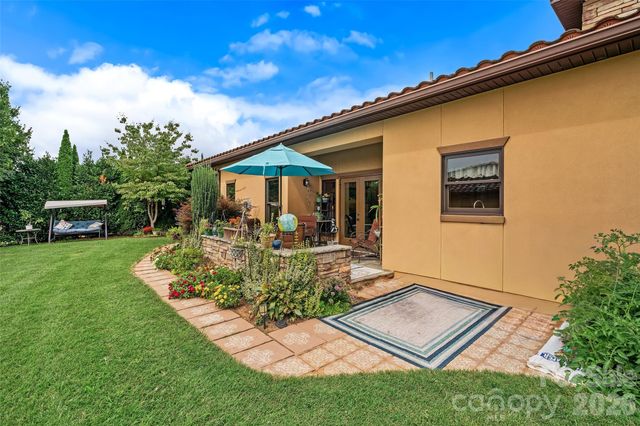 25 Ocaso Drive, Asheville, NC 28806