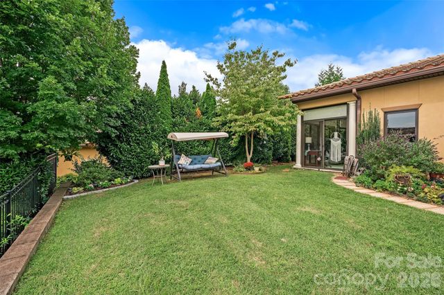 25 Ocaso Drive, Asheville, NC 28806