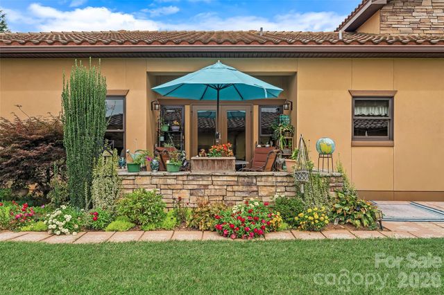 25 Ocaso Drive, Asheville, NC 28806