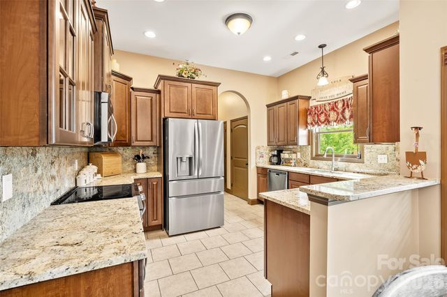 25 Ocaso Drive, Asheville, NC 28806