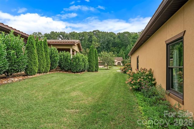 25 Ocaso Drive, Asheville, NC 28806