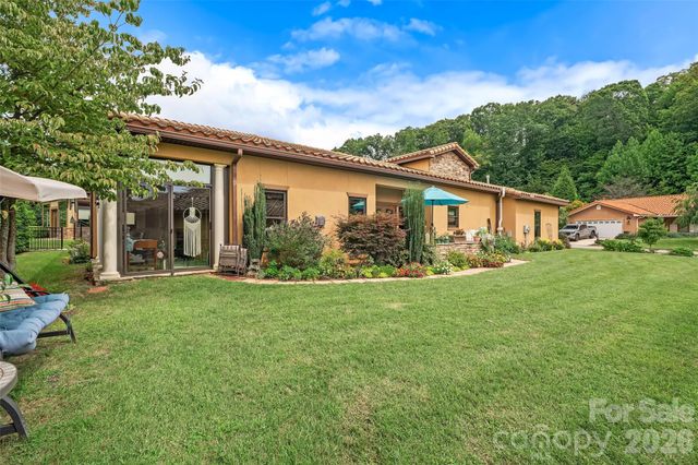 25 Ocaso Drive, Asheville, NC 28806