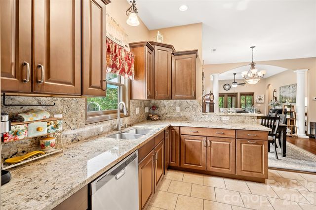 25 Ocaso Drive, Asheville, NC 28806