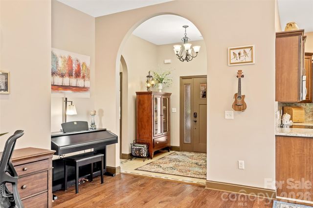 25 Ocaso Drive, Asheville, NC 28806
