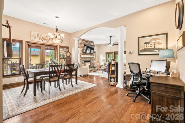 25 Ocaso Drive, Asheville, NC 28806