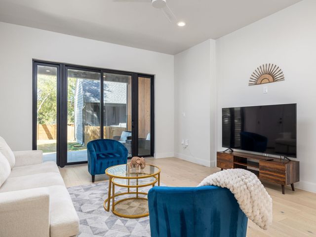 6620 Isabelle DR A, Austin, TX 78752