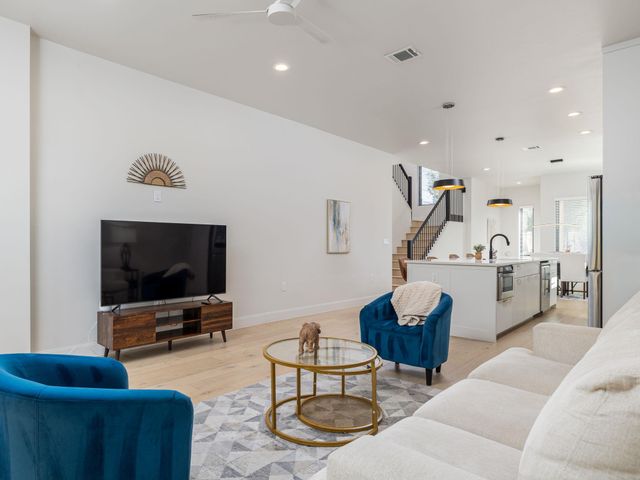 6620 Isabelle DR A, Austin, TX 78752