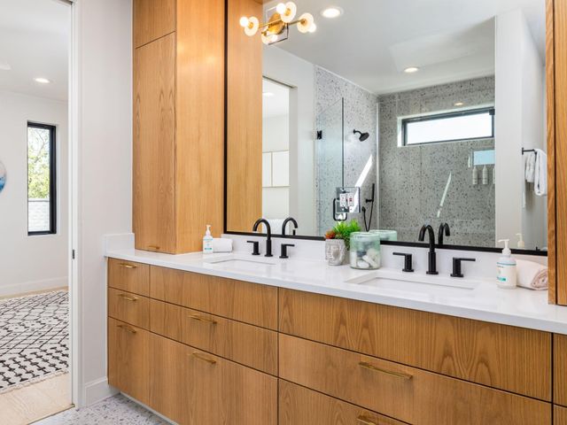 6620 Isabelle DR A, Austin, TX 78752