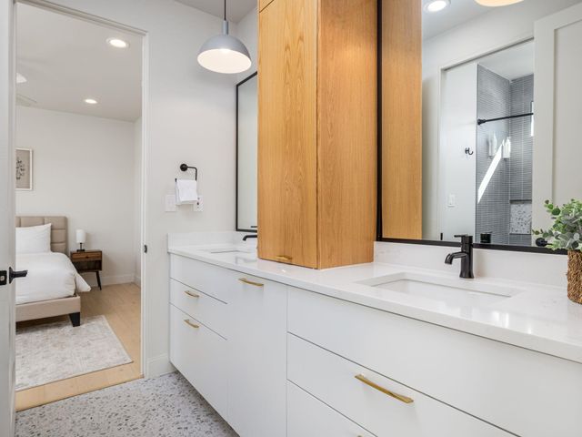 6620 Isabelle DR A, Austin, TX 78752