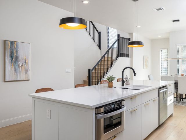 6620 Isabelle DR A, Austin, TX 78752