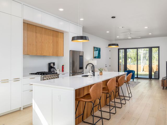 6620 Isabelle DR A, Austin, TX 78752